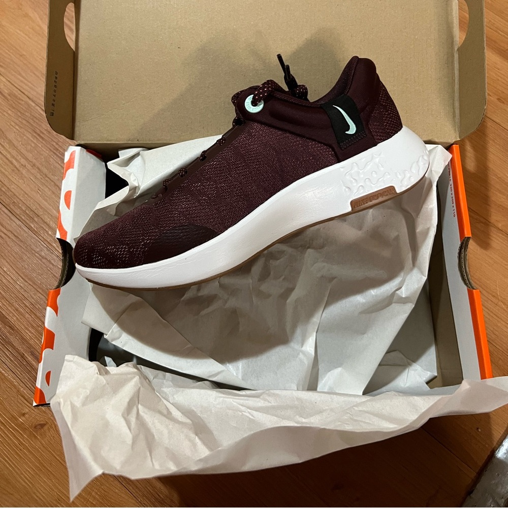NEW Nike Womans Renew Serenity Run 2